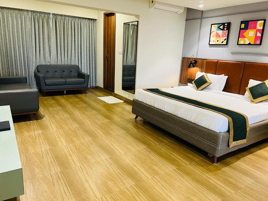 The Lemon Grass Hotel Gandhinagar Kültér fotó